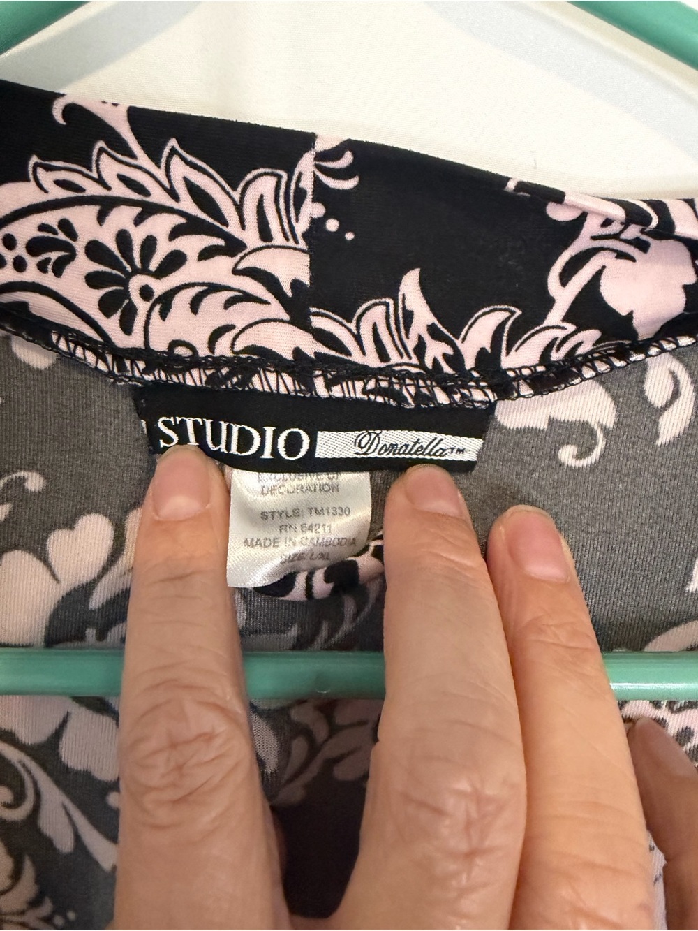 3/$20 Studio Donatello Floral Black & Light Pink Knee Length 3/4 Sleeve Robe - Picture 3 of 4